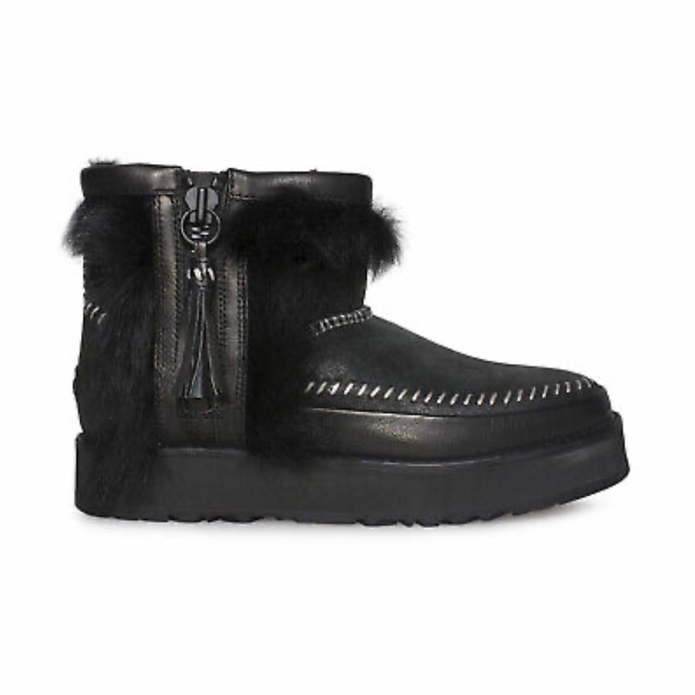 UGG FLUFF PUNK Boot black leather size 6